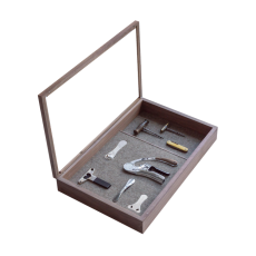 Le Collectionneur 1, L33,3 см, W22,9 см, H8,1 см, массив ореха, хромированный металл, ручная работа, Франция, L'Atelier du Vin